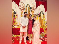 
      
      'Brahmastra' team attend Durga Puja in Mumbai
      
      