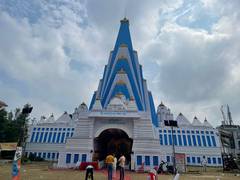 
      
      136 ft Durga Puja pandal in Lucknow to enter Guinness Book 
      
      