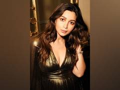 
      
      Alia Bhatt flaunts pregnancy glow in viral baby shower picture
      
      