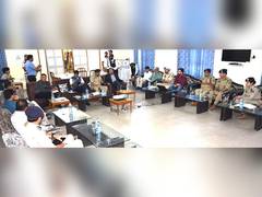 
      
      J-K chief secretary takes stock of traffic movement on Srinagar-Jammu national highway
      
      