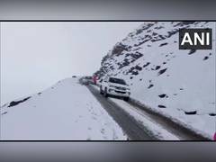 
      
      Uttarakhand: Heavy snowfall in Pithoragarh, key roads blocked
      
      