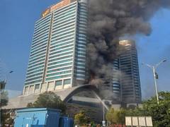 
      
      Pakistan: Islamabad mall that caught fire sealed off
      
      