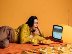 
      
      Eating after bedtime increases hunger, decreases calories burned
      
      