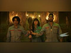 
      
      Katrina, Ishaan, Siddhant's horror comedy Phone Bhoot trailer out
      
      