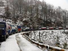 
      
      Srinagar-Jammu Highway allows passage of 8820 fruit-laden trucks 
      
      