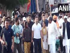 
      
      K'nataka: Rahul Gandhi resumes Bharat Jodo Yatra
      
      