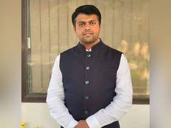
      
      Karnataka: MLA Harish Poonja's car waylaid near Mangaluru 
      
      