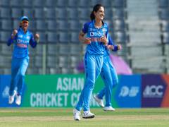 
      
      Tight bowling by Indians restricts Sri Lanka to 65/9 
      
      