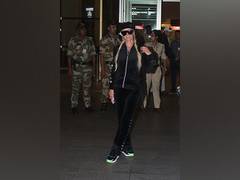 
      
      Paris Hilton greeted by hoards of fans as she arrives in Mumbai
      
      