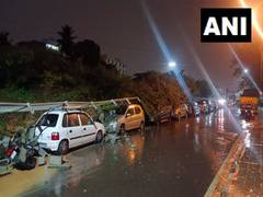 
      
      B'luru: Wall collapses due to heavy rainfall, vehicles damaged
      
      