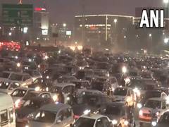 
      
      Massive traffic snarl at Delhi-Gurugram expressway
      
      
