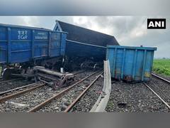 
      
      UP: Delhi-Howrah rail route disrupted as goods train derail
      
      