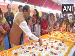 
      
      MP CM Chouhan celebrates Diwali with COVID orphans
      
      