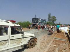 
      
      Madhya Pradesh: 15 injured after bus accident in Guna
      
      