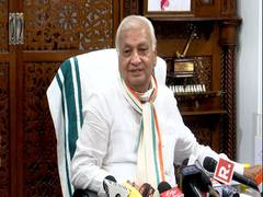 
      
      Kerala Guv sends show cause notices to VCs amid varsity row
      
      