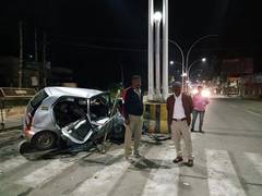 
      
      K'nataka: 3 dead, 2 injured after car rams into road divider
      
      