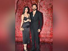 
      
      Hrithik Roshan celebrates first Diwali with girlfriend Saba Azad
      
      