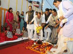 
      
      MP: CM Chouhan performs Bhoomi pujan for cement concrete road
      
      