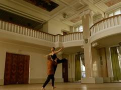 
      
      Study: Inverted dancers have more acute visuomotor perception
      
      