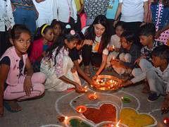 
      
      Deana Uppal celebrated the Diwali with 200 underprivileged 
      
      