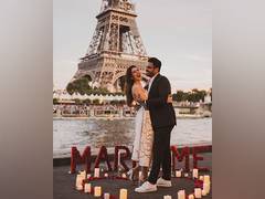 
      
      Hansika Motwani says 'yes' to beau Sohael Kathuriya for marriage
      
      