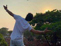 
      
      Shah Rukh Khan shares birthday selfie with fans outside Mannat,
      
      