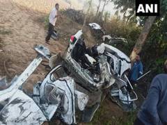 
      
      MP: 3 dead, 1 injured after car rams into tree in Niwari
      
      