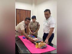 
      
      Assam: Drugs worth 15 crore seized from a vehicle in Sonapur area
      
      