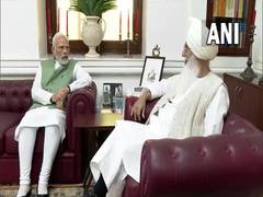 
      
      PM Modi visits Radha Soami Satsang, meets with sect chi
      
      