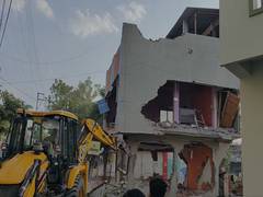 
      
      Criminals' house razed in Ujjain 
      
      