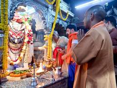 
      
      CM Yogi offers prayers at Kaal Bhairav, Shri Kashi Vishwanath
      
      