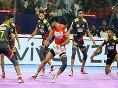 
      
      PKL: Parteek Dhaiya stars as Gujarat Giants beat Bengaluru Bulls
      
      