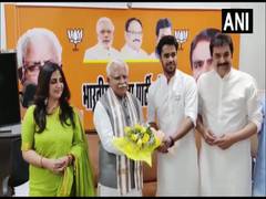 
      
      Newly elected BJP MLA Bhavya Bishnoi, Kuldeep Bishnoi meet CM 
      
      