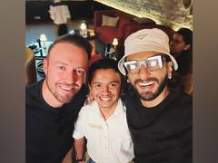 
      
      Ranveer Singh chats with cricketer AB de Villiers, check out pics
      
      
