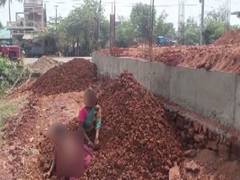 
      
      Andhra Pradesh: 2 held for dumping Mother-daughter duo 
      
      