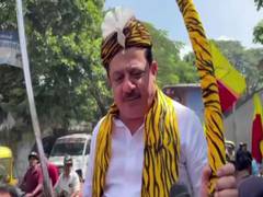 
      
      Cong leaders brandish swords during Tipu Jayanti celebration 
      
      