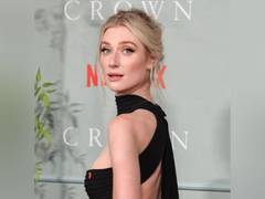 
      
      'The Crown' star brings Princess Diana to life on red carpet
      
      