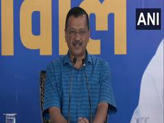 
      
      Kejriwal releases AAP's manifesto for MCD polls 
      
      