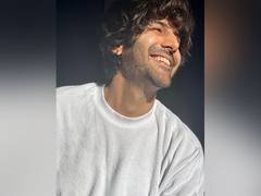 
      
      Kartik Aaryan to feature in 'Hera Pheri 3', confirms Paresh Rawal
      
      
