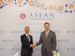 
      
      Jaishankar discusses grain initiative with Ukrainian FM Kuleba
      
      