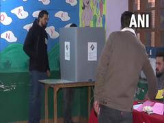 
      
      Himachal Assembly polls:State BJP chief Suresh Kashyap casts vote
      
      