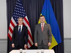 
    Blinken meets Ukrainian counterpart Kuleba in Phnom Penh
    