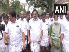 
      
      Tamil Nadu: Former CM inspects waterlogged situation in Chennai
      
      