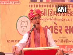 
      
      PM Modi is 'kalpavriksha', Kejriwal 'babul tree', Rahul 'shrub'
      
      