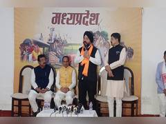 
      
       Congress spokesperson Narendra Saluja joins BJP
      
      