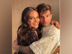 
      
      Bipasha, Karan share first picture of their daughter Devi
      
      