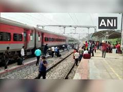 
      
      Bangalore-Howrah Duranto Express suffers brake binding in Andhra
      
      