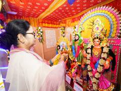 
      
      Bengal CM scolds officials over development at N24 Pgns meet
      
      
