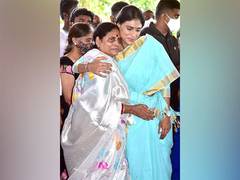 
      
      YS Vijayamma condemns daughter Sharmila's detention in Hyderabad
      
      