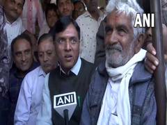 
      
      Gujarat polls: Union Minister Mansukh Mandaviya casts vote 
      
      